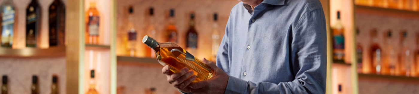 johnnie walker master's cut whisky bottle